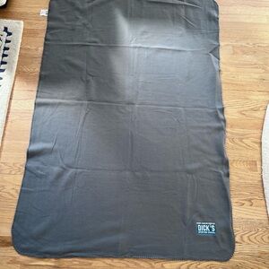 40"x60" Dick's Sporting Goods Gray Fleece Blanket Throw Like New GUC